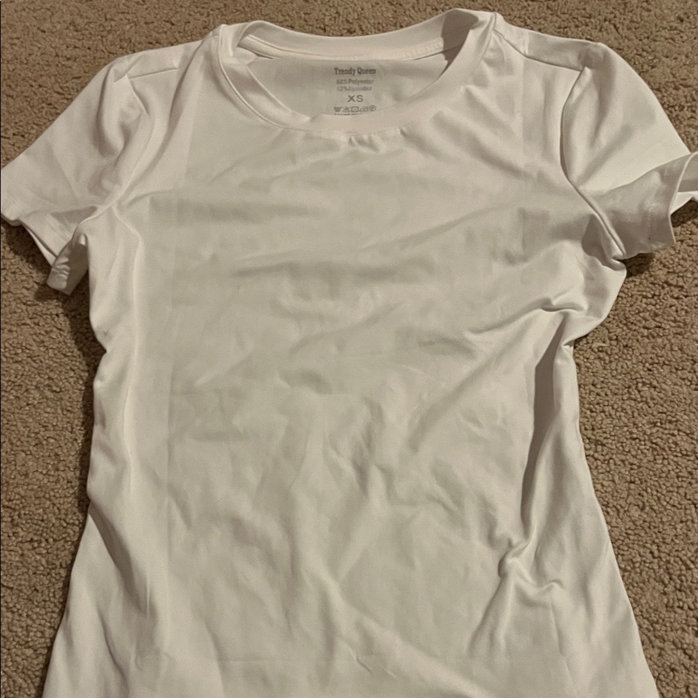 Trendy Tees Women's Classic White Short Sleeve Top